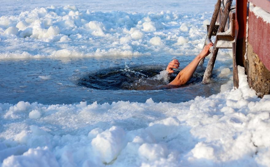 viralmd-Cold-Plunge-vs-Infrared-Sauna-Choosing-Your-Temperature-Biohack